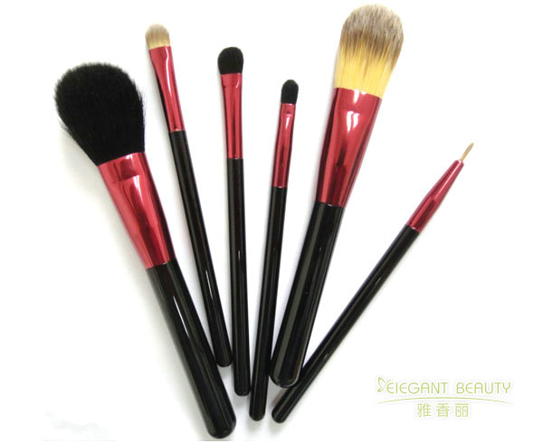 化妝刷套裝中的腮紅刷尺寸如何適配不同臉型？