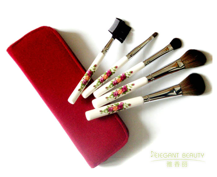 化妝刷選購指南：材質、形狀與品牌的科學選擇